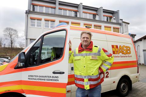 Christoph Schäfer ist beim ASB für die Breitenausbildung zuständig, ist aber auch viele Schichten im Rettungswagen unterwegs gewesen.