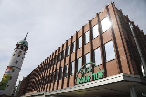 Wie es mit Karstadt Kaufhof weiter geht, ist noch offen. Der Insolvenzverwalter hat angekündigt, dass der Sanierungsfahrplan innerhalb der nächsten drei Monate feststeht.