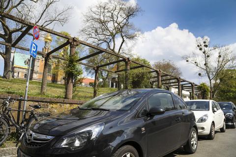 Die Stadt Darmstadt entwickelt ihr Parkraumkonzept ständig weiter. Als nächstes steht das Thema unter anderem auf der Mathildenhöhe an.  Foto: Guido Schiek