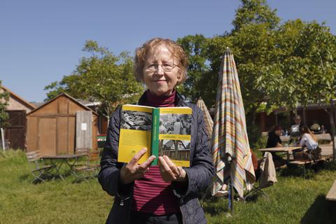 Über 100 Jahre Oberfeld beleuchtet Autorin Gisela Stammer in ihrer Erzählung.