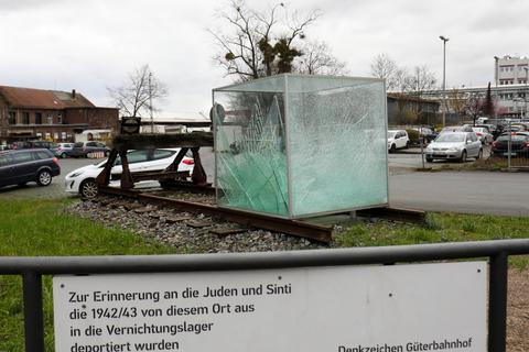 Das Denkzeichen Güterbahnhof erinnert an die Deportation von Juden und Sinti nach Auschwitz und in die anderen Vernichtungslager. Am Sonntag wird der Opfer gedacht.