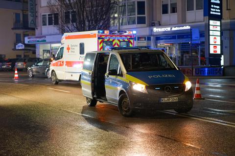 Bei einem Unfall in Bensheim ist am Donnerstagabend ein Fußgänger lebensgefährlich verletzt worden.