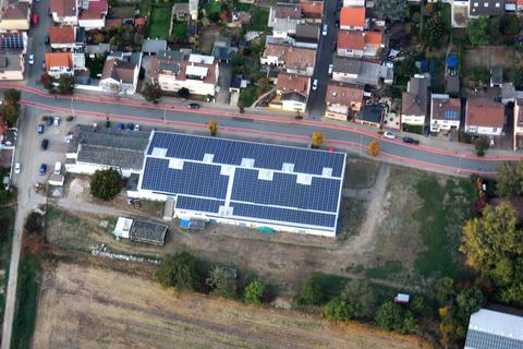 In Bürstadt wird bereits vielerorts auf Fotovoltaik gesetzt, wie hier auf dem Dach der TSG-Halle. 