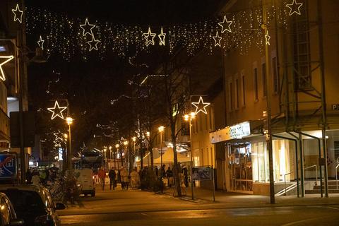 Auf eine stimmungsvolle Beleuchtung zur Advents- und Weihnachtszeit will Lampertheim nicht verzichten. Foto: Thorsten Gutschalk