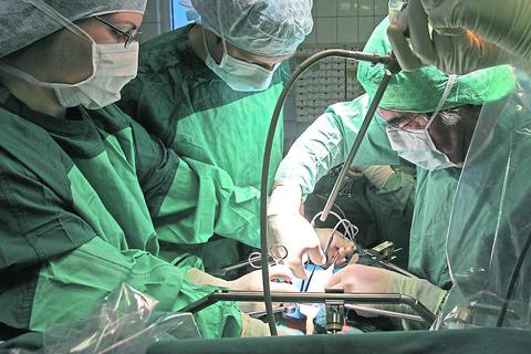 In Deutschland hoffen 10.000 Menschen auf eine lebensrettende Organtransplantation. Archivfoto: dpa