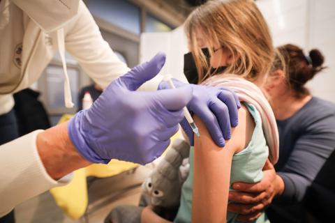 Bei den Corona-Schutzimpfungen für Kinder im Kreis Bergstraße sollen sich Impfzentrum und Kinderärzte ergänzen.