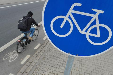 Um mehr Menschen fürs Radeln zu begeistern, braucht es unter anderem gut ausgebaute Radwege. Dafür setzt sich der ADFC Bergstraße ein. Archivfoto: Arne Dedert/dpa