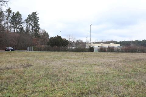 Eine Freifläche vor dem Eppertshäuser Sportzentrum schien als Standort für einen Kita-Neubau geeignet. Doch der Kaufpreis für das Gelände ist zu hoch und die Entfernung zum geplanten Neubaugebiet zu weit.