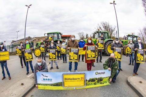 Protestaktion gegen die geplante Ablagerung von Abbruchmaterial aus dem Atomkraftwerk Biblis auf der Büttelborner Mülldeponie im März 2021.