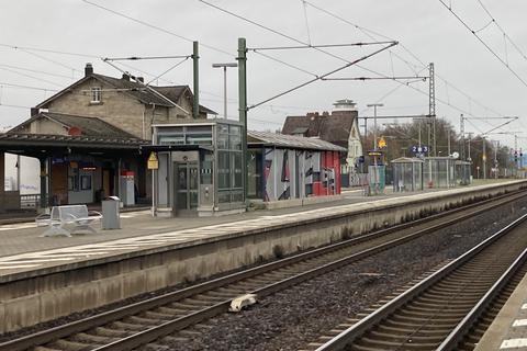 Der Bahnhof in Groß-Gerau/Dornberg verfügt bereits über Aufzüge. Sie sollen nun vor der Zeit ausgetauscht werden.