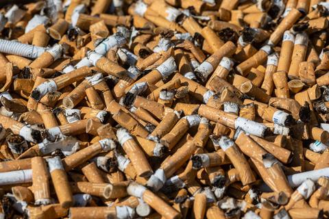 Über die Umweltschädlichkeit von Zigarettenkippen informierte die Stadt Mörfelden-Walldorf mit einem Schätzwettbewerb.