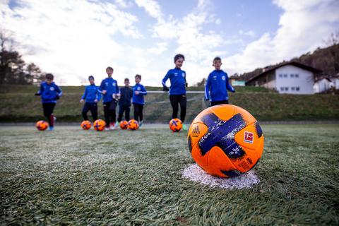 Es bleibt dabei: In Hessen können Kinder unter 15 Jahren bis auf Weiteres wieder Fußball spielen. Symbolfoto: Joaquim Ferreira