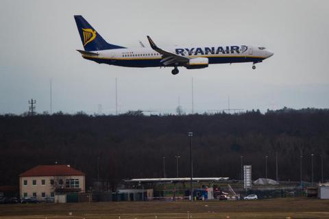 Ein Ryanair-Flugzeug im Anflug auf Frankfurt. Archivfoto: dpa