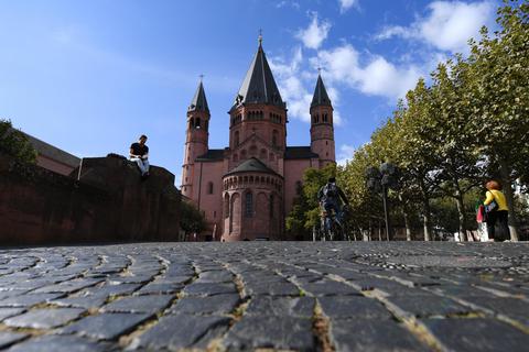 Für das kommende Jahr erwartet das Bistum Mainz in seinem Haushalt einen Fehlbetrag von knapp 28 Millionen Euro. Archivfoto: dpa