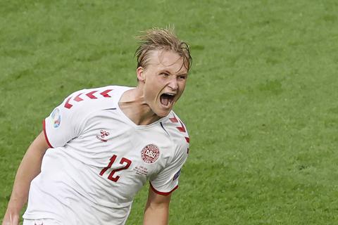Kasper Dolberg von Dänemark jubelt über sein Tor zum 2:0 gegen Wales.  Foto: dpa