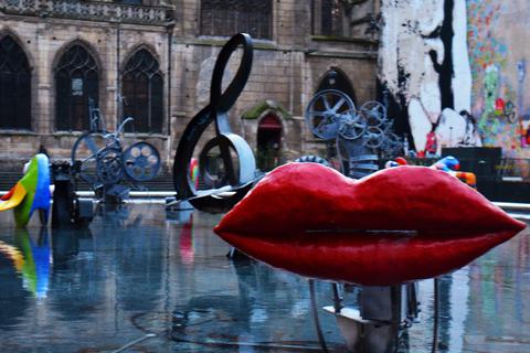 Rote Lippen soll man küssen - wo, wenn nicht in Paris ... Foto: Anja Kossiwakis