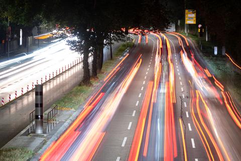 Wer schneller fährt als erlaubt, stellt eine erhöhte Gefahr für den Straßenverkehr dar. Foto: dpa