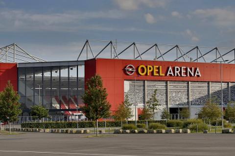 Die Opel Arena verwandelt sich: Für die Europa League erwartet die Uefa eine ganze Menge Änderungen. Foto: Sascha Kopp