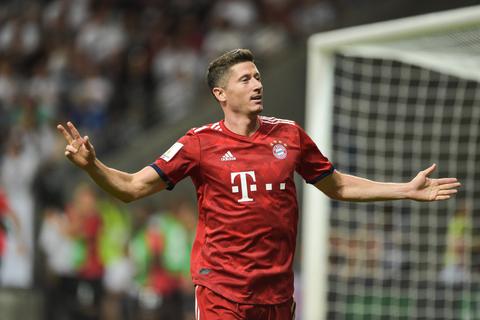 Schenkte Eintracht Frankfurt im Supercup dreimal ein: FC Bayern-Stürmer Robert Lewandowski. Foto: dpa