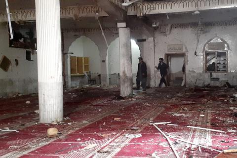 Bei einem Bombenanschlag auf eine Moschee in Pakistan sind mehrere Menschen ums Leben gekommen.  Foto: Muhammad Sajjad/AP/dpa 