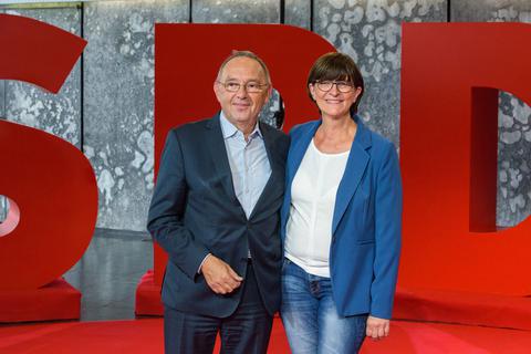 Norbert Walter-Borjans und Saskia Esken, derzeit Vorsitzende der SPD.  Foto: dpa