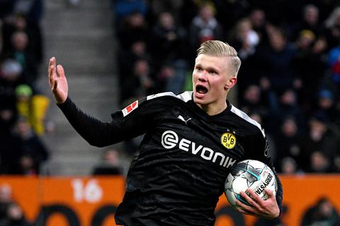 Erling Haaland bejubelt seine ersten Treffer für den BVB gegen Augsburg. Ist er der nächste große Stürmer für die Dortmunder? Foto: dpa