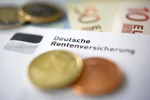 Trotz der derzeitigen Krisen ist die Rentenkasse in Deutschland gut gefüllt.
