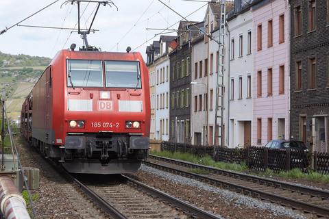 400 bis 600 Züge quälen sich Tag für Tag durch das Mittelrheintal. Archivfoto: dpa