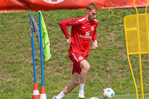 Sepp van den Berg hat Chancen auf seinen ersten Startelf-Einsatz für Mainz 05.