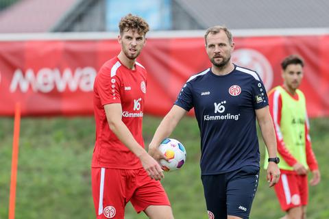 Gehen getrennte Wege: Anton Stach (links) und 05-Coach Bo Svensson.