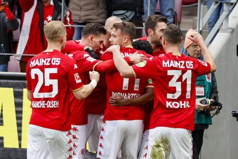 Mainz 05 - Hoffenheim in Mainz - Erste Fußball-Bundesliga in der MEWA Arena -  Foto: Sascha Kopp / VRM Bild