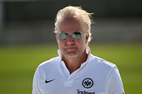 Philip Holzer, der Aufsichtsratsvorsitzende der Frankfurter Eintracht im Trainingslager in Dubai.