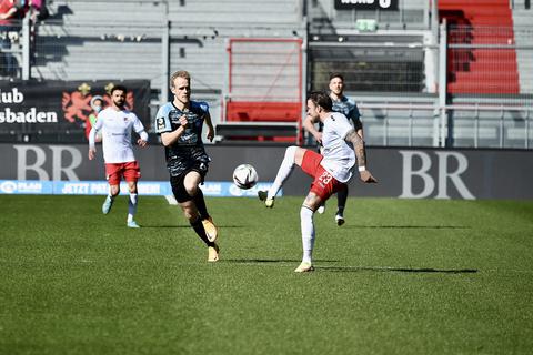 Der SV Wehen Wiesbaden gewinnt mit 1:0.  Foto: rscp/Corinna Beck