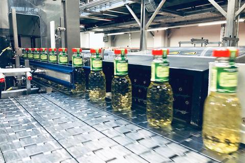 Am Standort Bröl hat Eckes-Granini in eine neue Anlage für Glas-Mehrweg-Flaschen investiert. Foto: Eckes-Granini