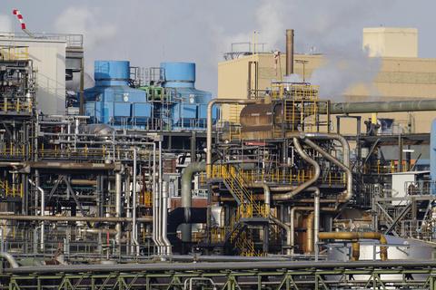 Die Chemie-Industrie steht unter Volldampf. Jedes fünfte Unternehmen stößt an Kapazitätsgrenzen. Foto: dpa