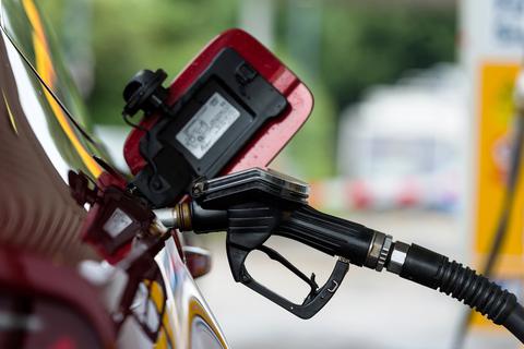 Vor einigen Monaten noch waren die Kraftstoffpreise wegen Corona extrem niedrig. Doch mittlerweile kennen die Preise für Benzin und Diesel nur noch eine Richtung. Symbolfoto: dpa