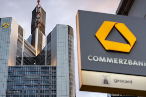 Die Commerzbank hat die Zahl ihrer Zweigstellen von 800 auf 550 verringert. Ziel sind 450 Filialen. Foto: dpa