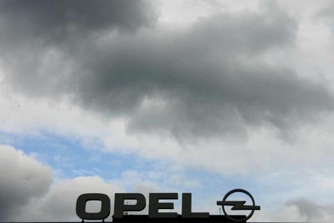 Dunkle Wolken über Opel - doch der Arbeitsmarkt bietet gerade für Ingenieure Alternativen. Archivfoto: dpa