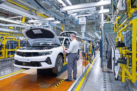 In Rüsselsheim produziert Opel den Astra. Das Foto wurde im Sommer 2021 aufgenommen. 